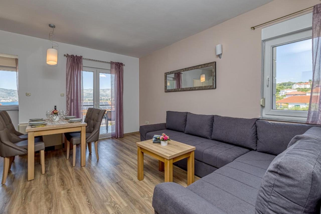 Island Resort Mihaela - Happy Rentals Trogir Buitenkant foto