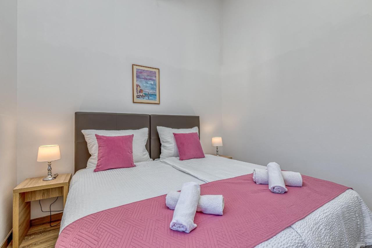 Island Resort Mihaela - Happy Rentals Trogir Buitenkant foto