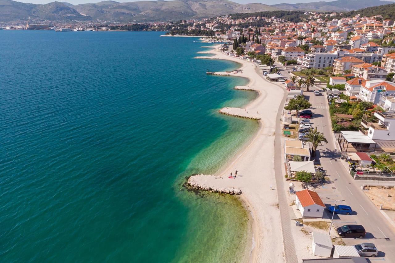 Island Resort Mihaela - Happy Rentals Trogir Buitenkant foto