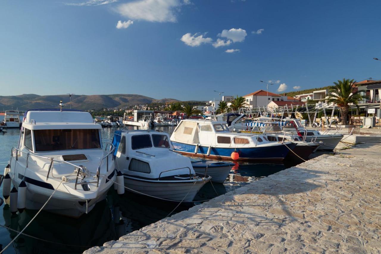Island Resort Mihaela - Happy Rentals Trogir Buitenkant foto