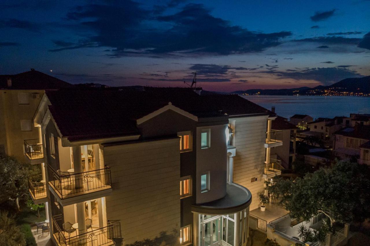 Island Resort Mihaela - Happy Rentals Trogir Buitenkant foto