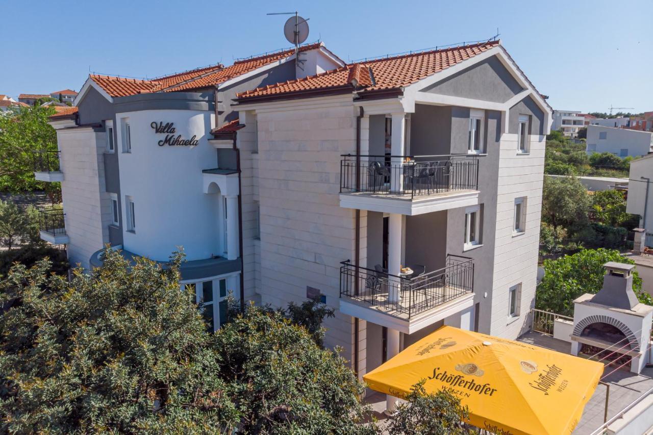Island Resort Mihaela - Happy Rentals Trogir Buitenkant foto