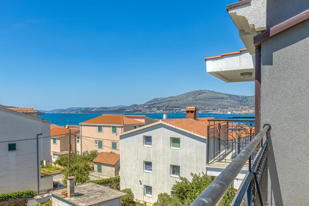 Island Resort Mihaela - Happy Rentals Trogir Buitenkant foto