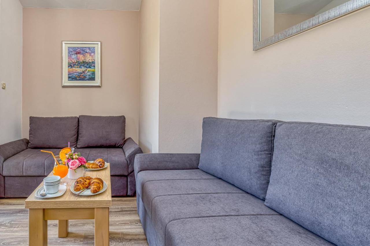 Island Resort Mihaela - Happy Rentals Trogir Buitenkant foto