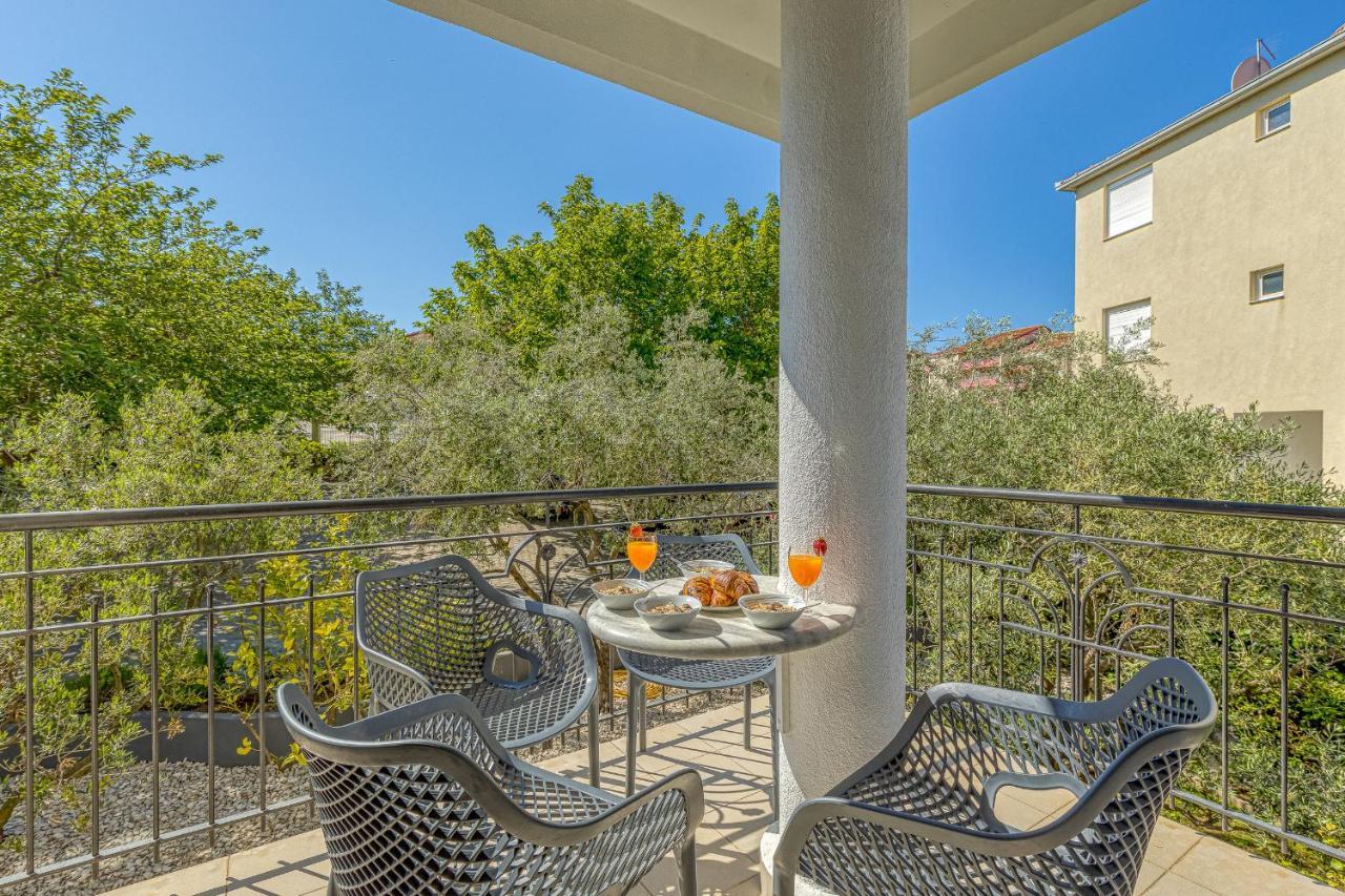 Island Resort Mihaela - Happy Rentals Trogir Buitenkant foto