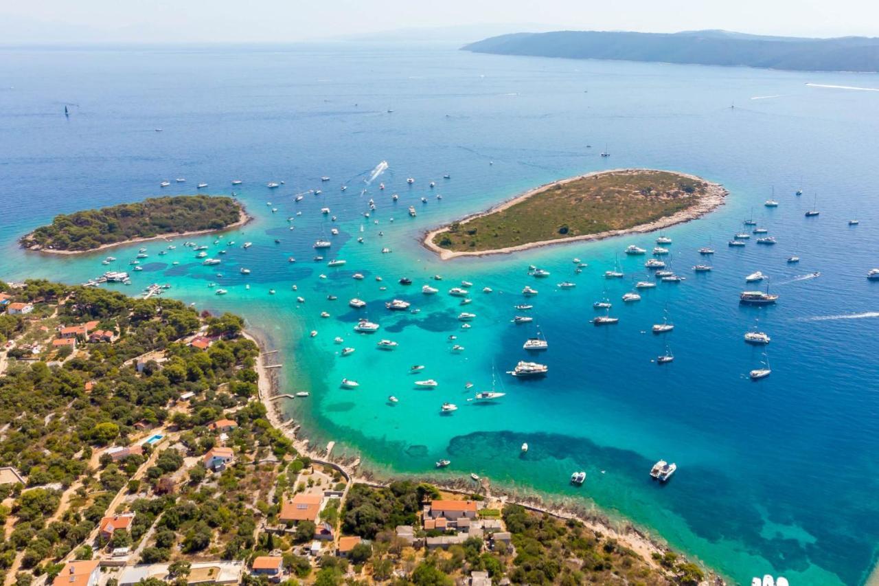 Island Resort Mihaela - Happy Rentals Trogir Buitenkant foto