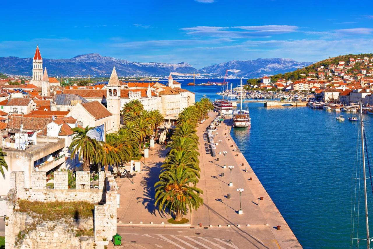 Island Resort Mihaela - Happy Rentals Trogir Buitenkant foto